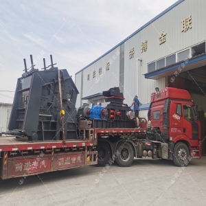 1000*700液壓對輥制砂機，1210反擊破發(fā)往四川